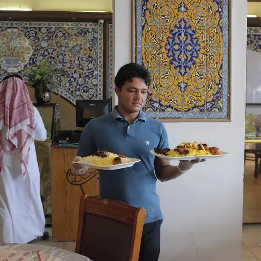 رفع نسبة السعوديين العاملين بالمطاعم 30%