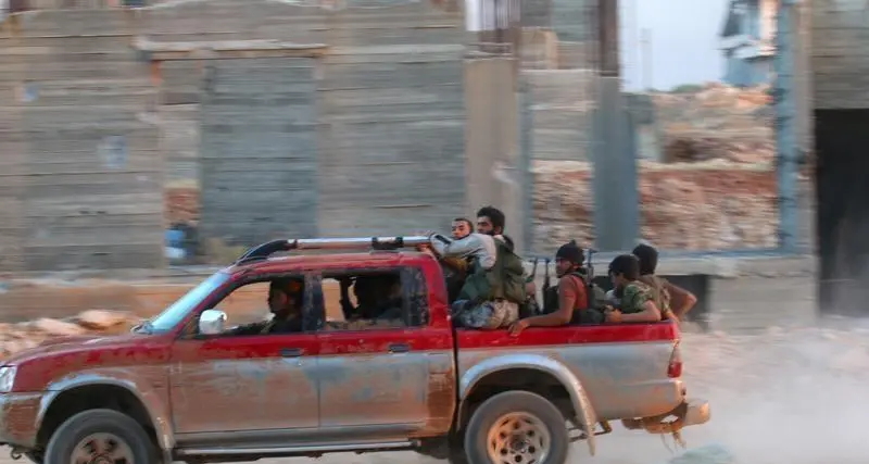 مقاتلو المعارضة السورية يقتحمون قاعدة للمدفعية في حلب والجيش يقول إنه صد الهجوم