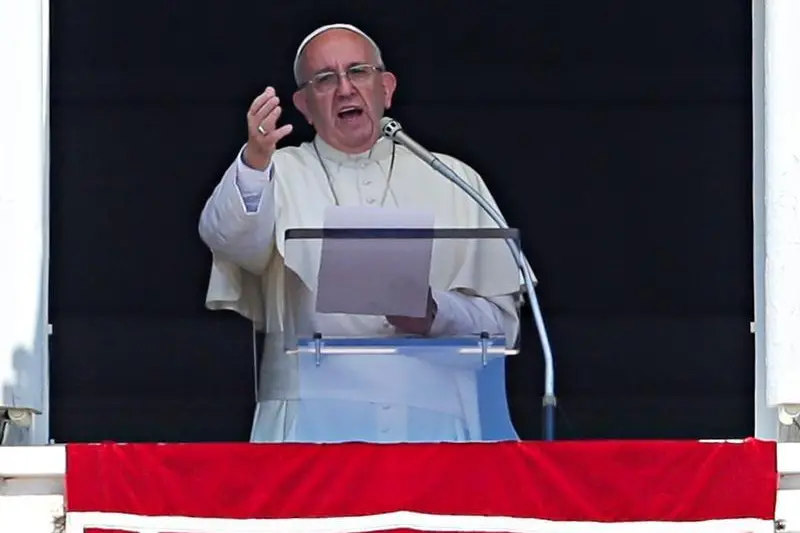 البابا فرنسيس يستضيف لاجئين سوريين على الغداء في الفاتيكان