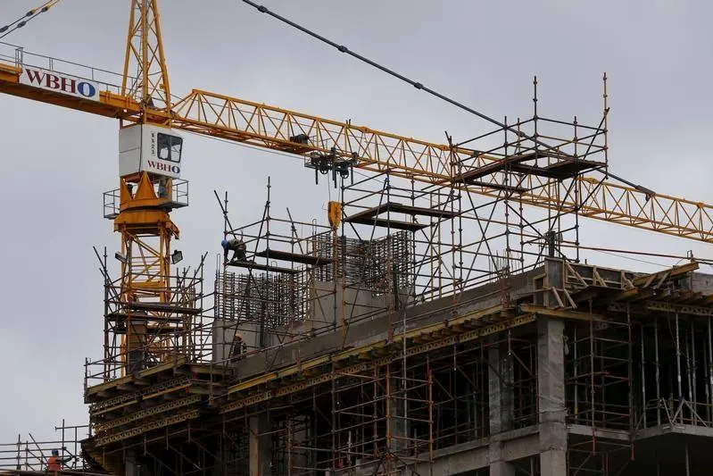 Image used for illustrative purpose\\r\\nConstruction workers work beneath cranes on a building project in Cape Town, August 31, 2015.REUTERS/Mike Hutchings , Reuters Images/Mike Hutchings - RTX1QGQ1