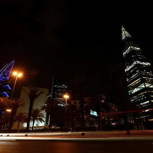 استطلاع لرويترز: خفض التوقعات لنمو اقتصادات دول الخليج العربية هذا العام