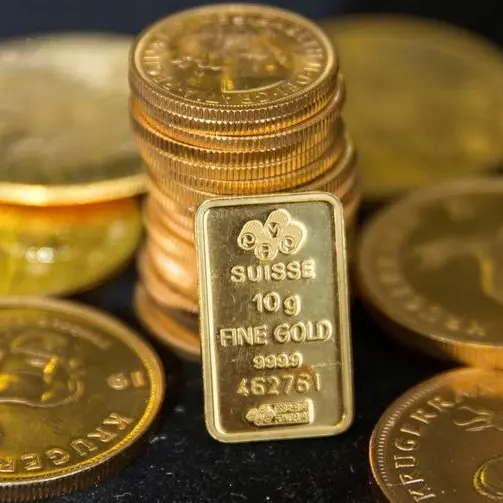 Gold lingers near two-week high as focus shifts to payrolls data