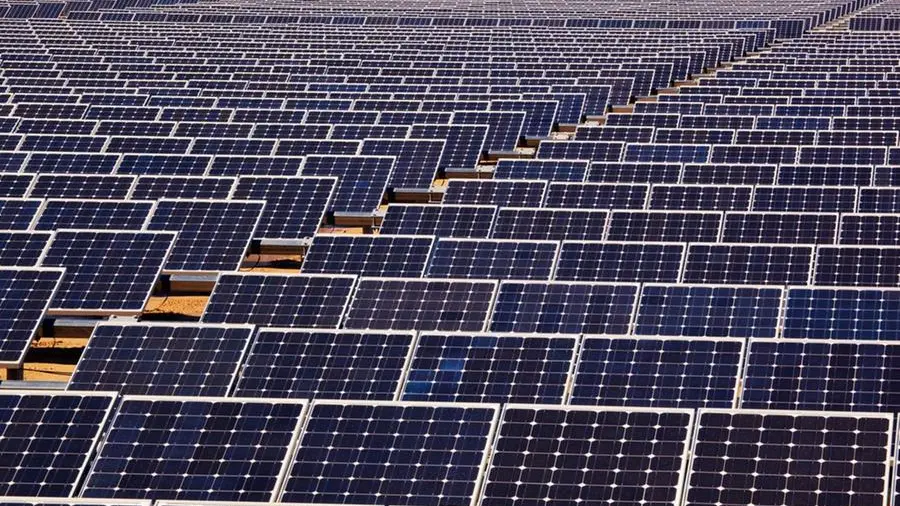 مصر: توقيع اتفاقية لإقامة محطة طاقة شمسية لإنتاج الكهرباء لمصنع للألومنيوم