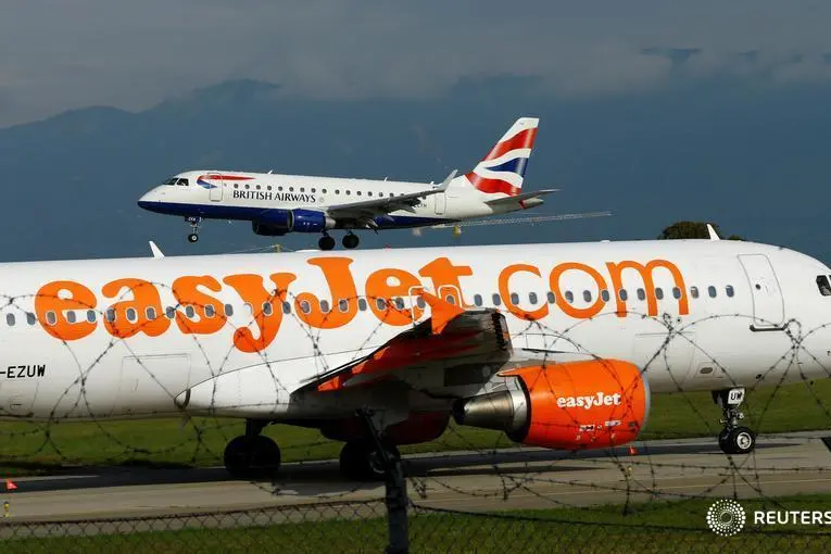 A British Airways Embraer ERJ-170STD aircraft lands next to a EasyJet Airbus A320 plane ready for take off at Cointrin airport in Geneva, Switzerland September 26, 2017.  , Reuters Images/Denis Balibouse 