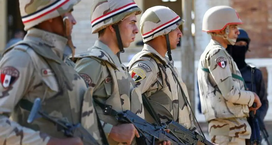 مصر تشدد الإجراءات الأمنية في المطارات وحول السفارات