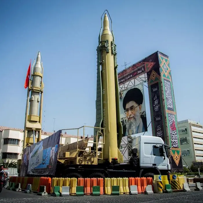 إيران تعلن نجاحها في إطلاق صاروخ من غواصة خلال مناورات بالخليج