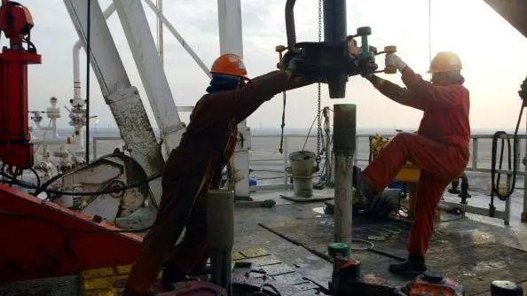 Kuwait's KOC extends major tender to expand southern oil capacity