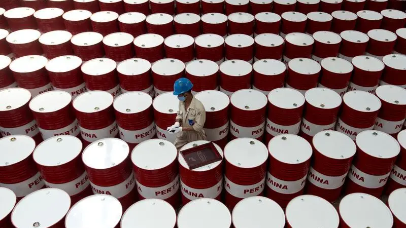 رسوم جمركية، خفض فائدة وطفرة السلع: لمحة عامة على أداء الأسواق العالمية والعربية