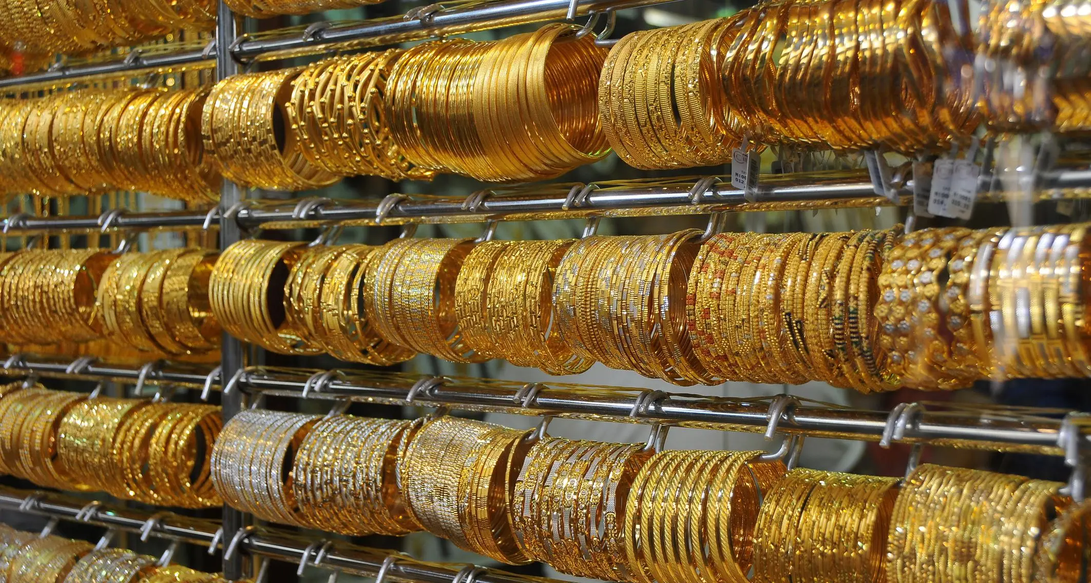 كيف أثرت كورونا وأسعار الذهب على أعمال لازوردي السعودية؟