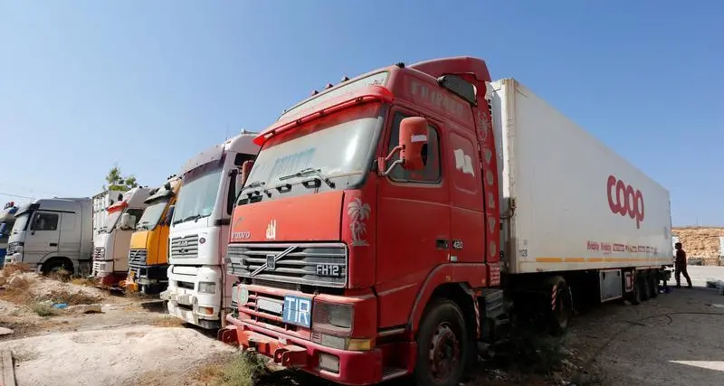 الأمم المتحدة تنتهي من توزيع الطعام في مخيم ناء بسوريا قرب الأردن
