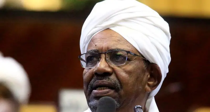 وزير الدفاع السوداني يعلن \"اقتلاع النظام\" والتحفظ على البشير في مكان آمن