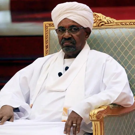 مصادر حكومية لرويترز تتحدث عن تنحي الرئيس السوداني عمر البشير