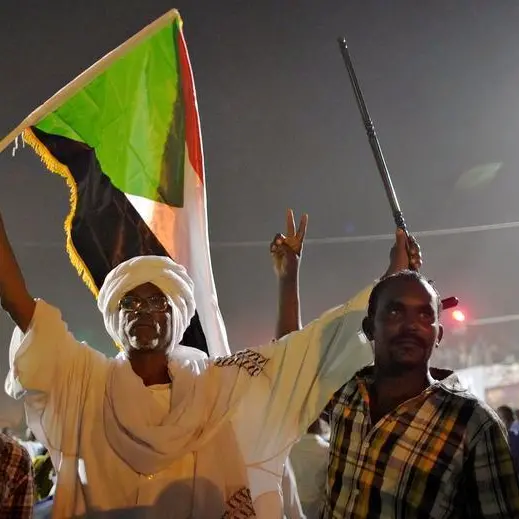 المجلس العسكري السوداني يعد بحكومة مدنية بعد الإطاحة بالبشير