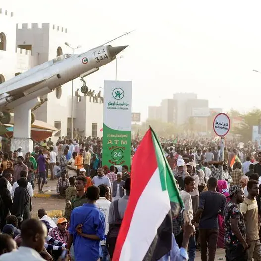 رئيس المجلس العسكري الانتقالي في السودان يعلن التخلي عن منصبه