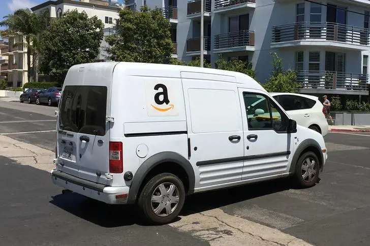 An Amazon.com Inc truck makes deliveries in Los Angeles, California, U.S., May 21, 2016. REUTERS/Lucy Nicholson , Reuters Images/Lucy Nicholson