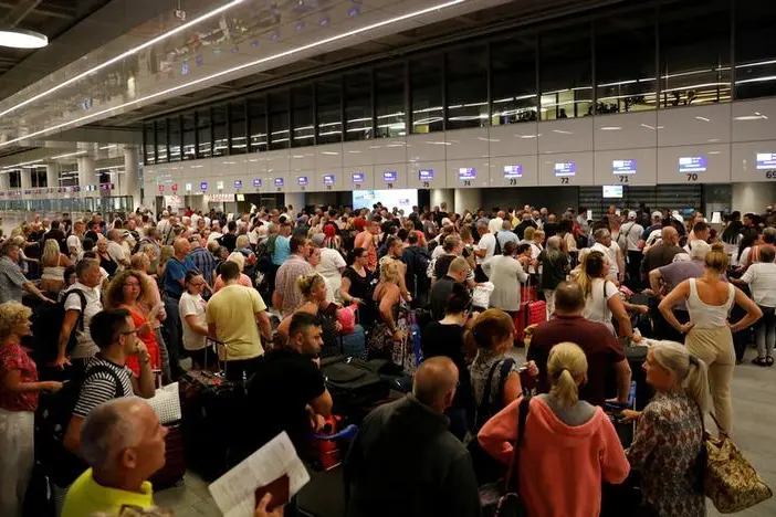 British passengers queue up at a check-in service at Dalaman Airport after Thomas Cook, the world\\'s oldest travel firm, collapsed stranding hundreds of thousands of holidaymakers around the globe and sparking the largest peacetime repatriation effort in British history, in Dalaman, Turkey, September 24, 2019. REUTERS/Umit Bektas , Reuters Images/Umit Bektas