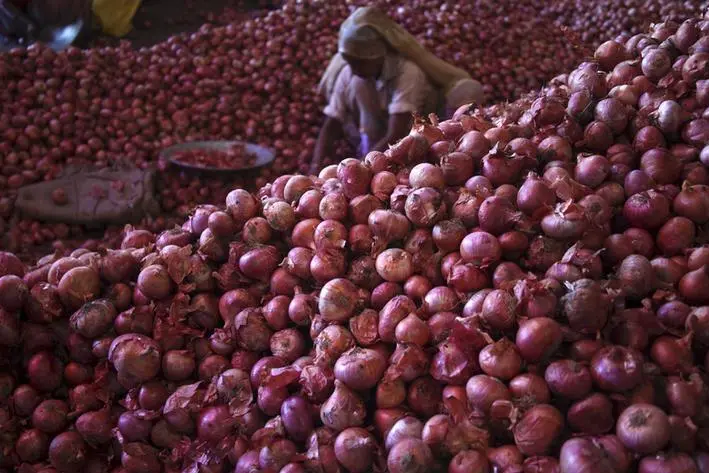 India imposes export duty of 40% on onions, exempts duty on bengal gram imports