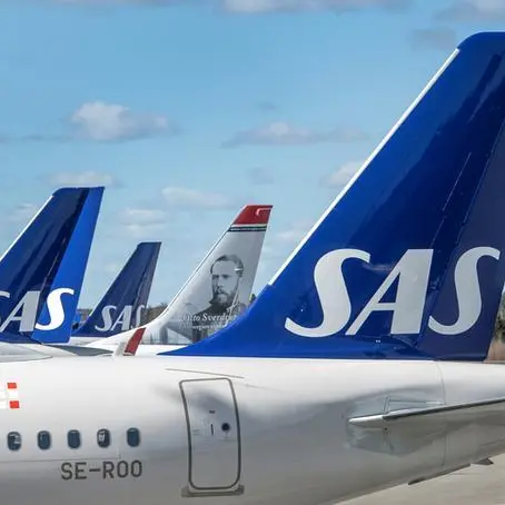Airline SAS predicts busy summer as loss shrinks