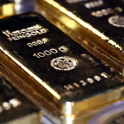 Gold edges higher; hovers near one-week low on tempered Middle East fears