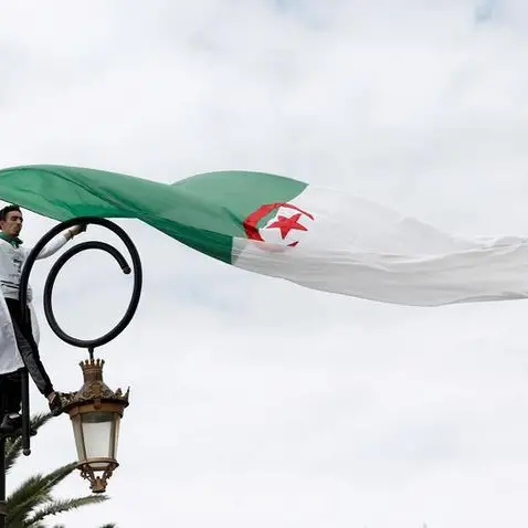 موجز زاوية: الجزائر ترفض اللجوء لصندوق النقد، وتهدد بإعدام المضاربين