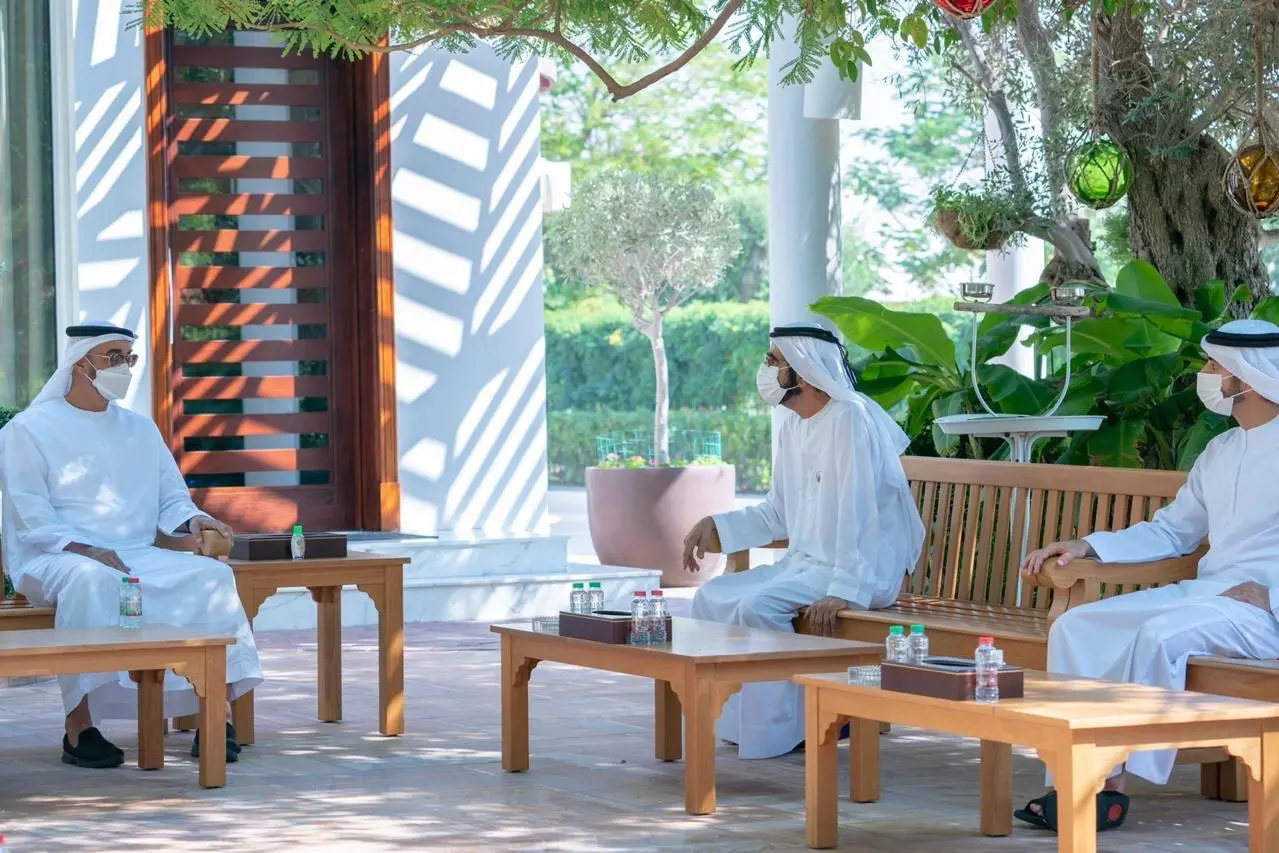 Mohammed bin Rashid Al Maktoum meets Mohamed Bin Zayed, in the presence of Hamadan Mohammed, Hamdan Bin Zayed, Nahyan bin Zayed, Saif Bin Zayed and His Highness Mansoor. During the meeting, a number of national issues and topics related to the UAE community were reviewed.\\r\\nImage courtesy Dubai Media Office Twitter account.