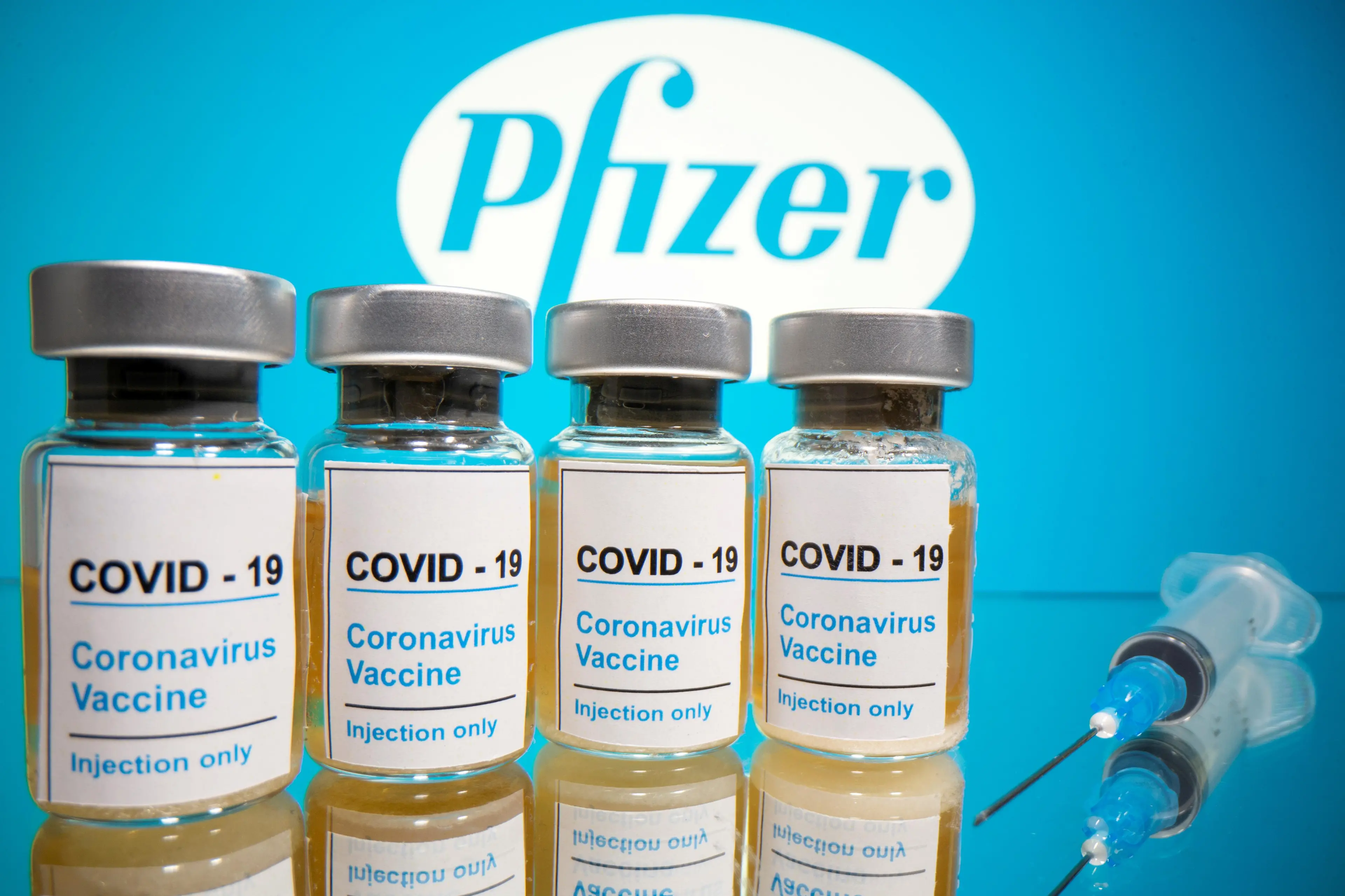 أي الدول أمنت جرعاتها من لقاح شركة فايزر لفيروس كورونا؟