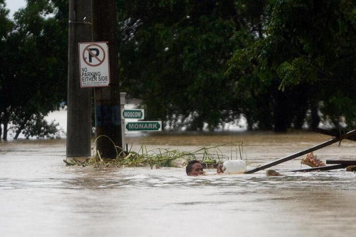 Seven Dead As Typhoon Vamco Triggers Philippine Capitals Worst Floods In Years