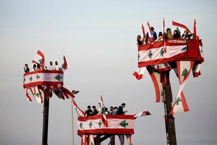 ما التداعيات المحتملة لتعويم الليرة اللبنانية؟
