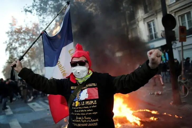 لماذا يأجج قانون الأمن الشامل الفرنسي الاحتجاجات ويثير الانتقادات؟