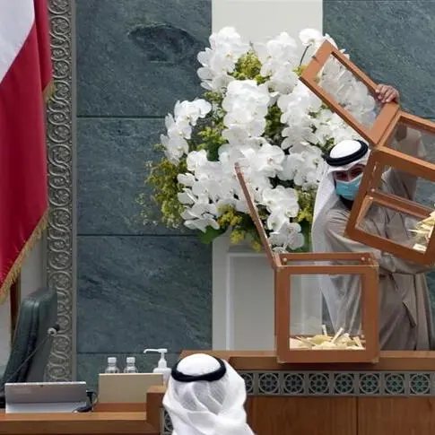 رئيس وزراء الكويت يحذر من وضع \"مقلق\" بسبب كورونا
