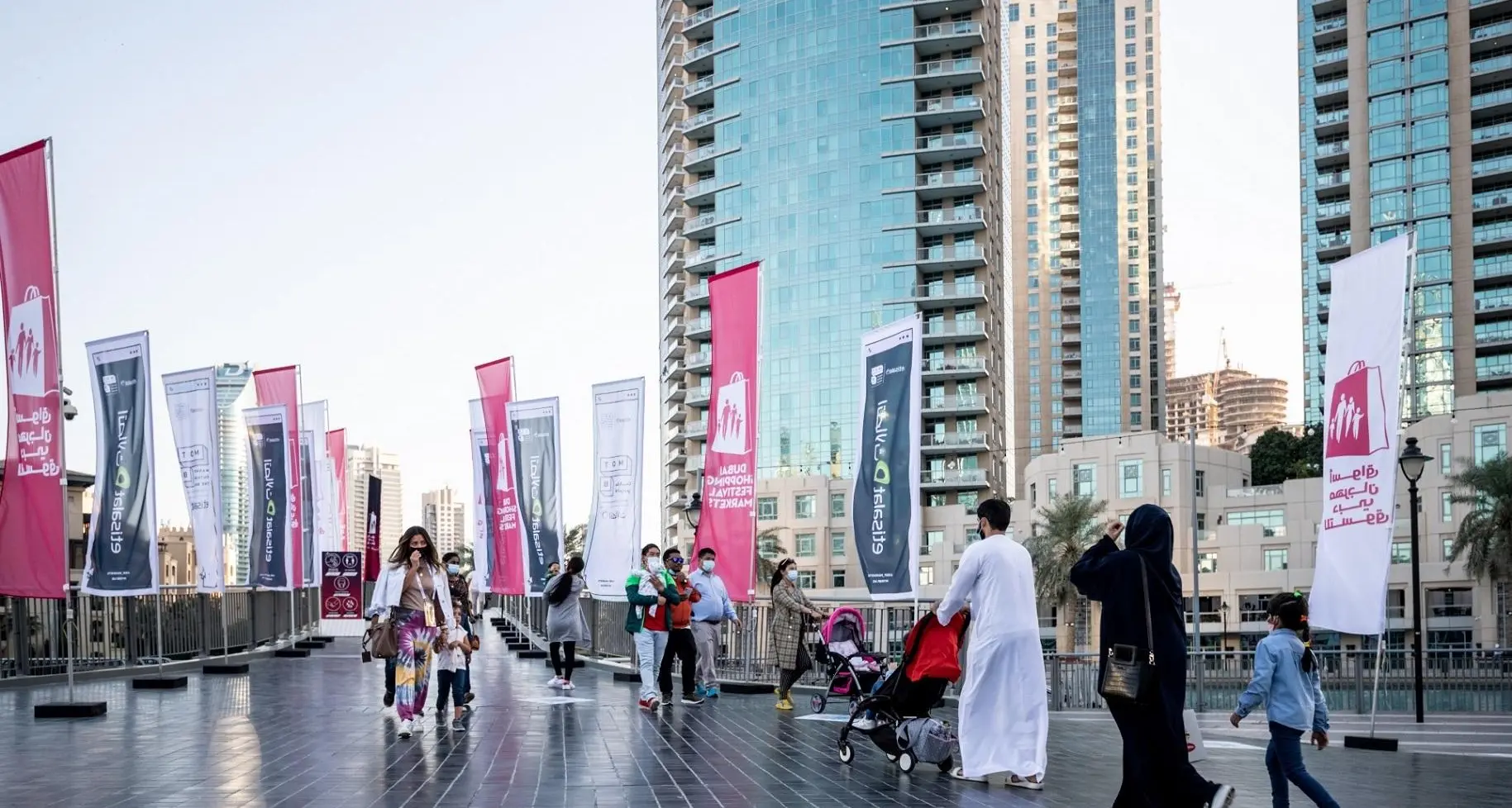 أهم التطورات: الإمارات تدرس تقييد حركة غير المطعمين ضد كورونا