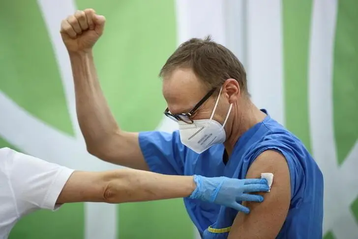 آخر التطورات: دبي تعتزم تطعيم 70% من سكانها بلقاح \"فايزر\" المضاد لكورونا بنهاية 2021