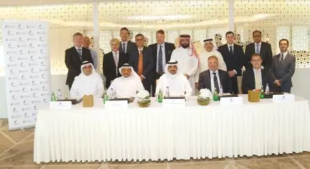 houten Het kantoor solo Oil Minister, Shaikh Mohamed bin Khalifa bin Ahmed Al Khalifa and Stanley  Maas, Smit Lamnalco CEO, sign a contract for the supply of marine services  to the Bahrain LNG Terminal