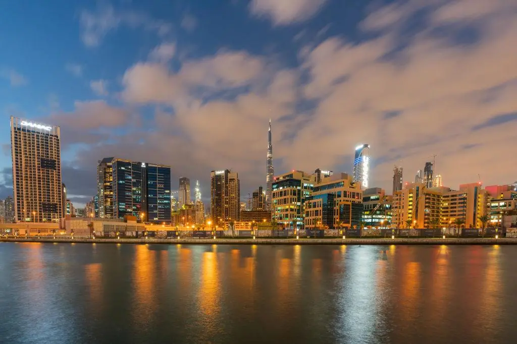 أهم التطورات: الإمارات تقر إصدار تصريح إقامة للعمل الافتراضي