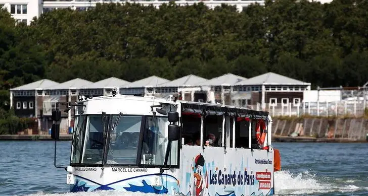 Latest Paris attraction drives tourists into the Seine