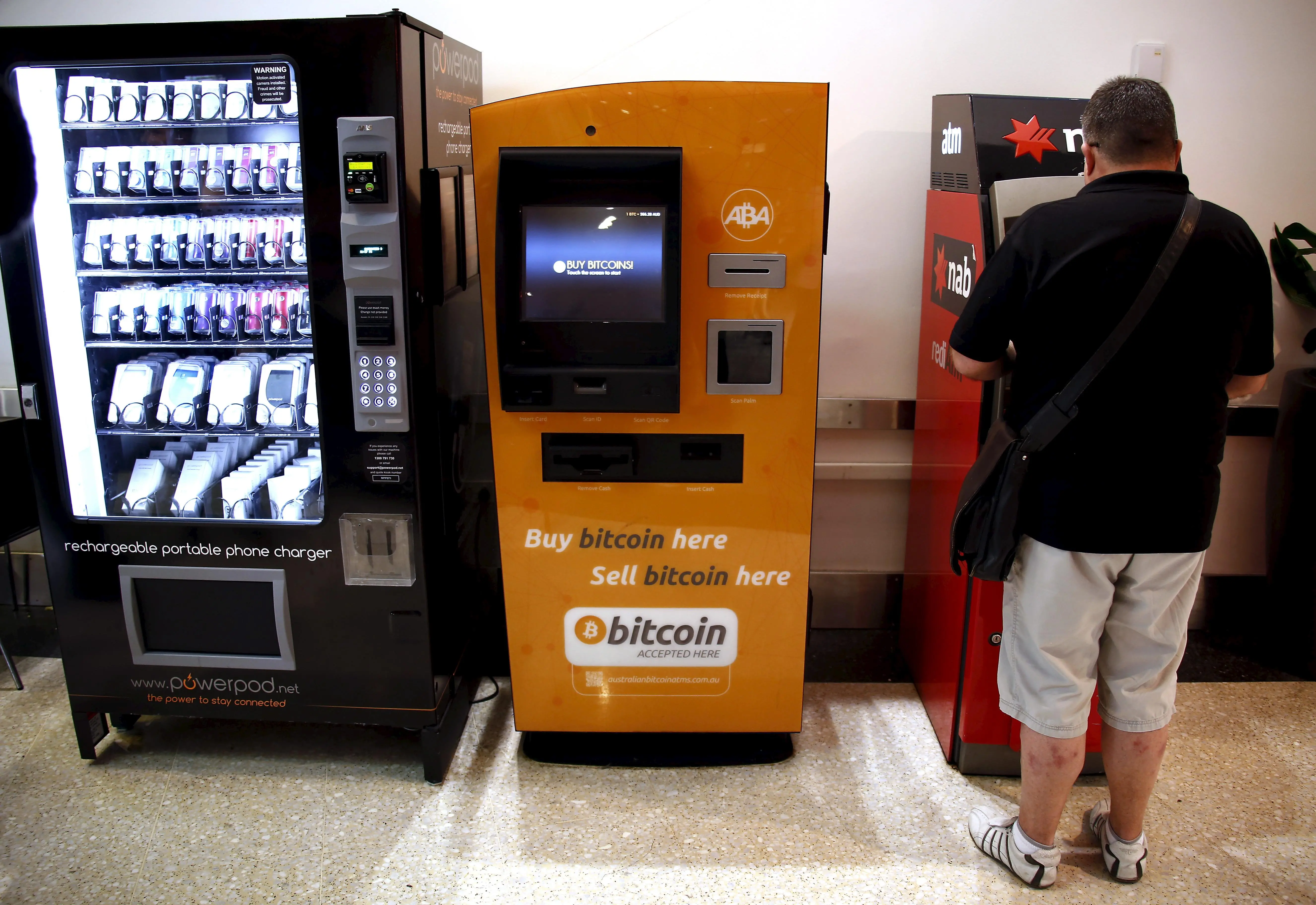 Thieves rip bitcoin ATM from Barcelona crypto-store