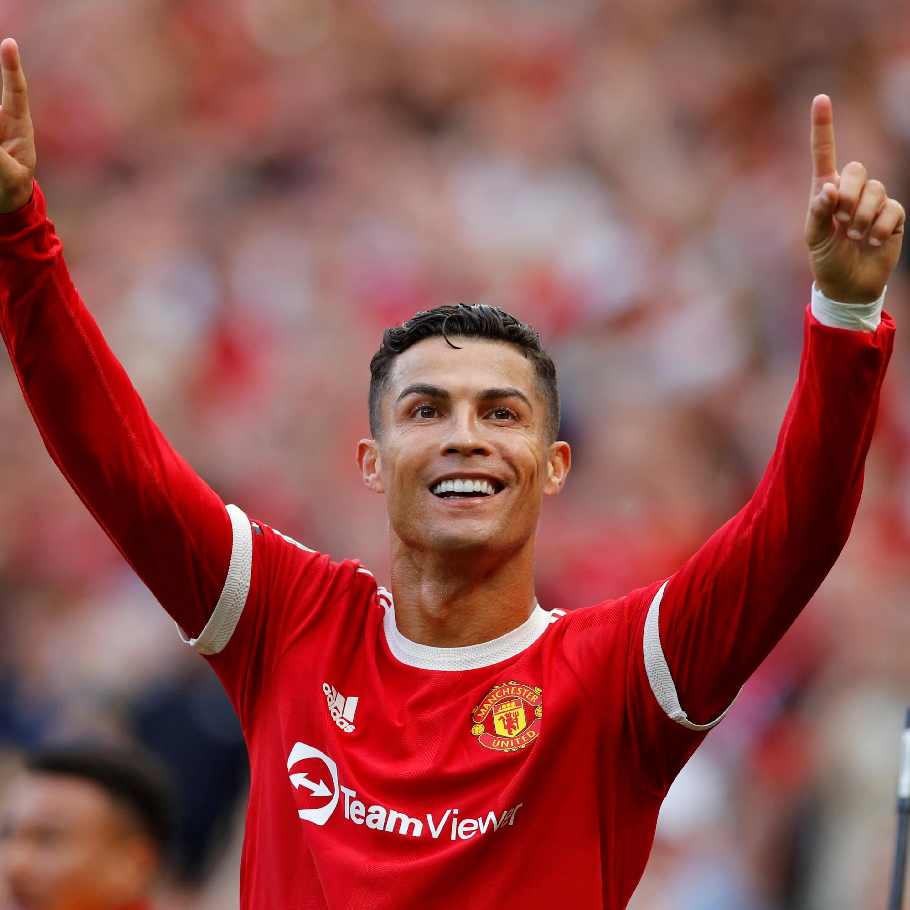 Ronaldo takes United joint top with Chelsea, City win and Spurs slump