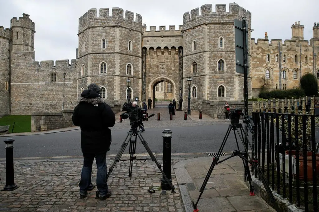 Queen Elizabeth cancels virtual meeting as mild COVID symptoms persist