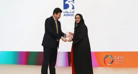 أدنوك تفوز بجائزة أفضل برنامج للمسؤولية الاجتماعية للشركات في مجال التعليم