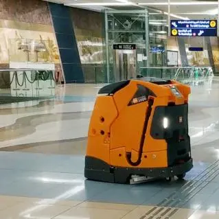 \"طرق دبي\" تبدأ استخدام \"الروبوت\" في تنظيف محطات المترو