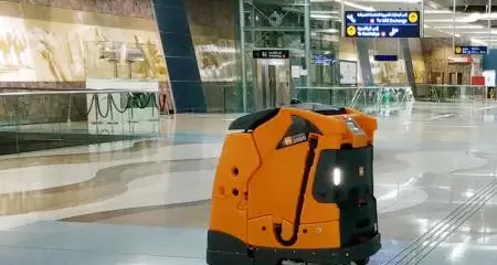 \"طرق دبي\" تبدأ استخدام \"الروبوت\" في تنظيف محطات المترو